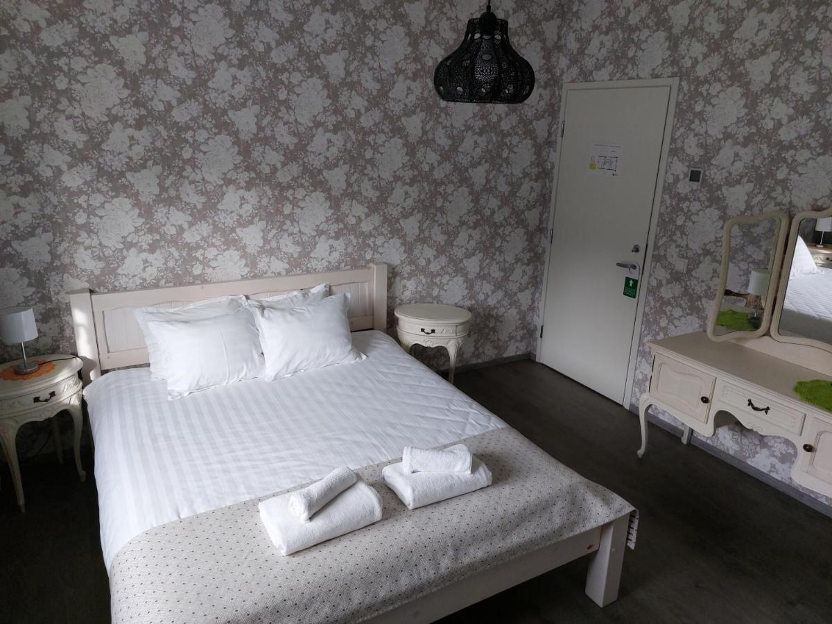 Tamme Teemaja Hotel Iisaku Bilik gambar